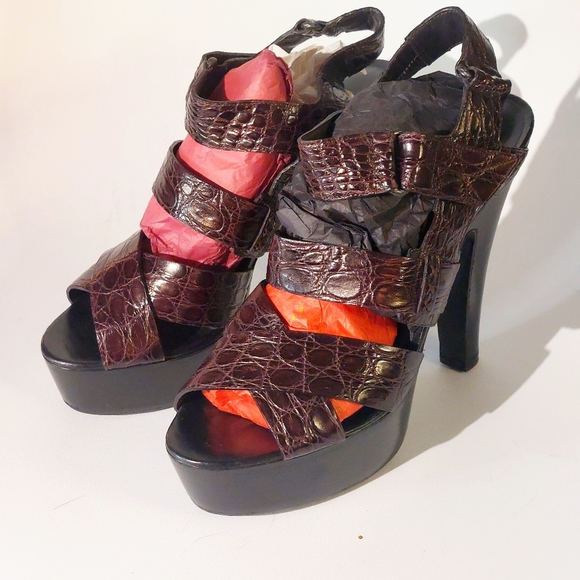 Bottega Veneta burgundy crocodile stamped leather platform heels, EU40.5, EUC - Picture 14 of 15